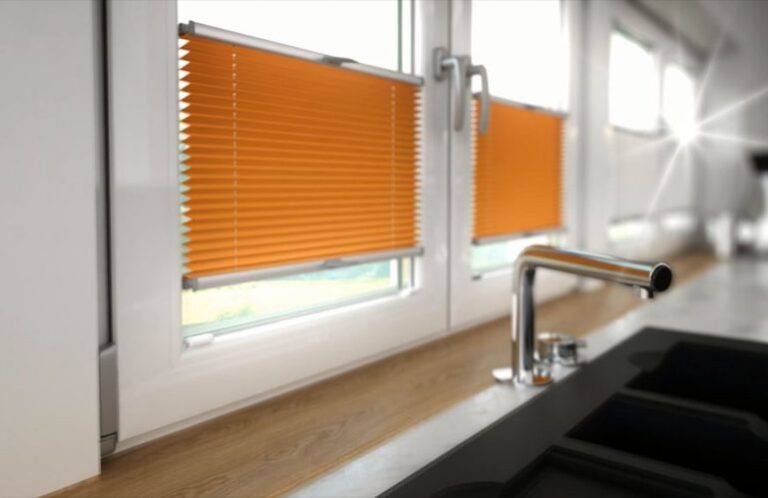 Jak zaaranżować przestrzeń wokół okien na wiosnę?